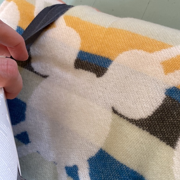 NWT Disney Woven Throw - Picture 5 of 5